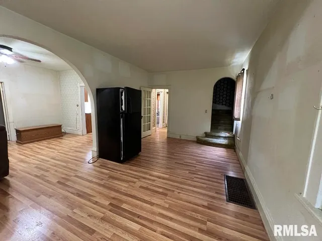 $49,000 | 102 West North 1st Street, Table Grove, IL 61482