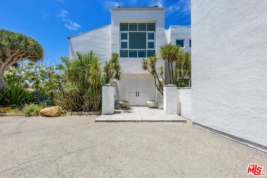 6081 Cavalleri Road Malibu, CA 90265 - Photo 13 of 52