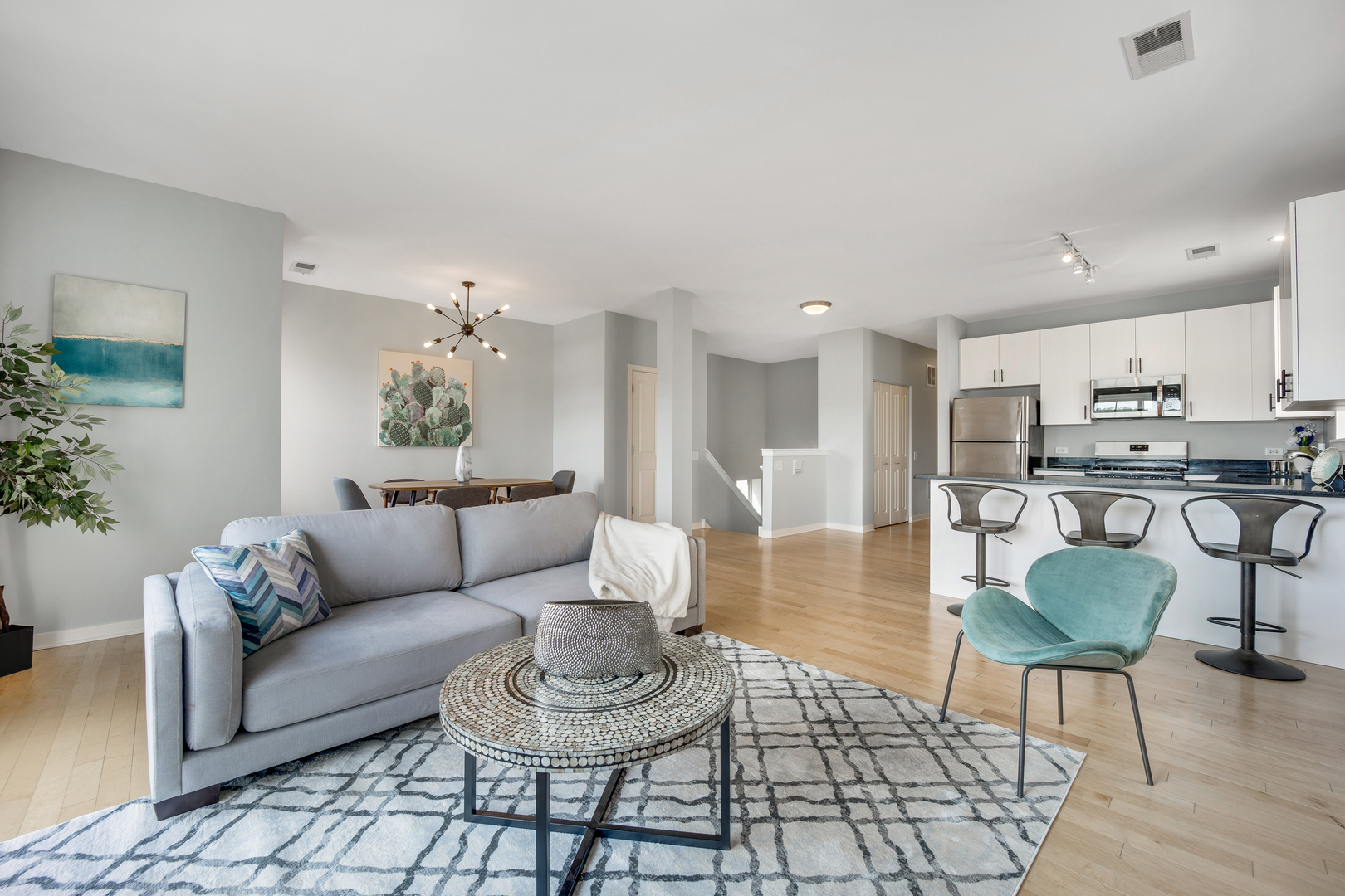 1136 West 13th Street, Unit 301 Chicago, IL 60608 - Photo 2 of 21