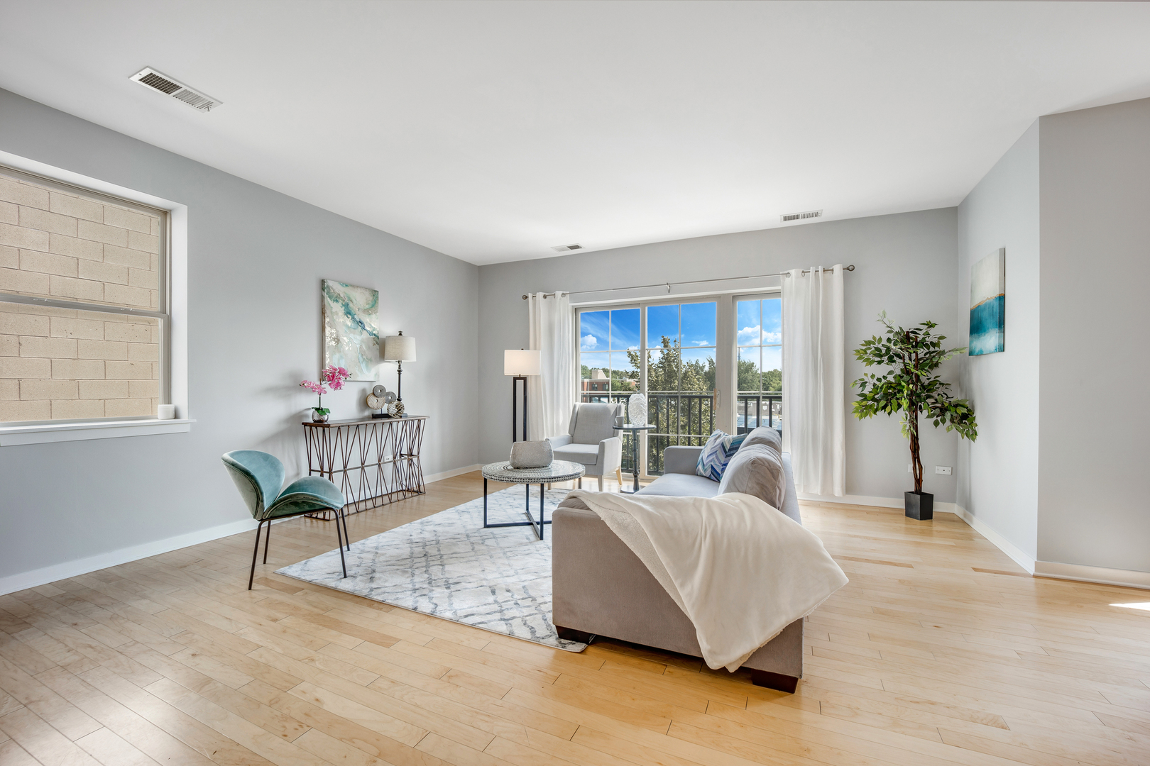 1136 West 13th Street, Unit 301 Chicago, IL 60608 - Photo 4 of 21