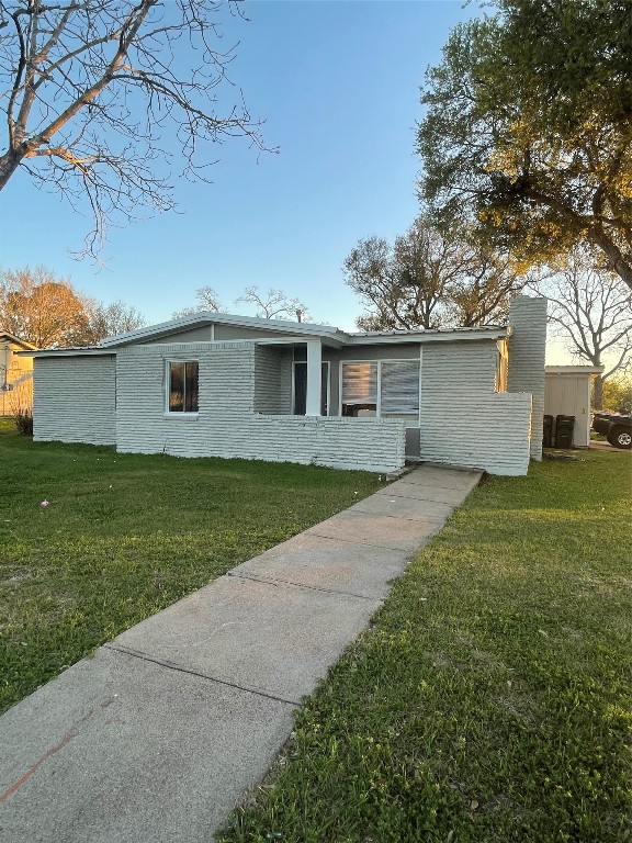 a front view of house with yard