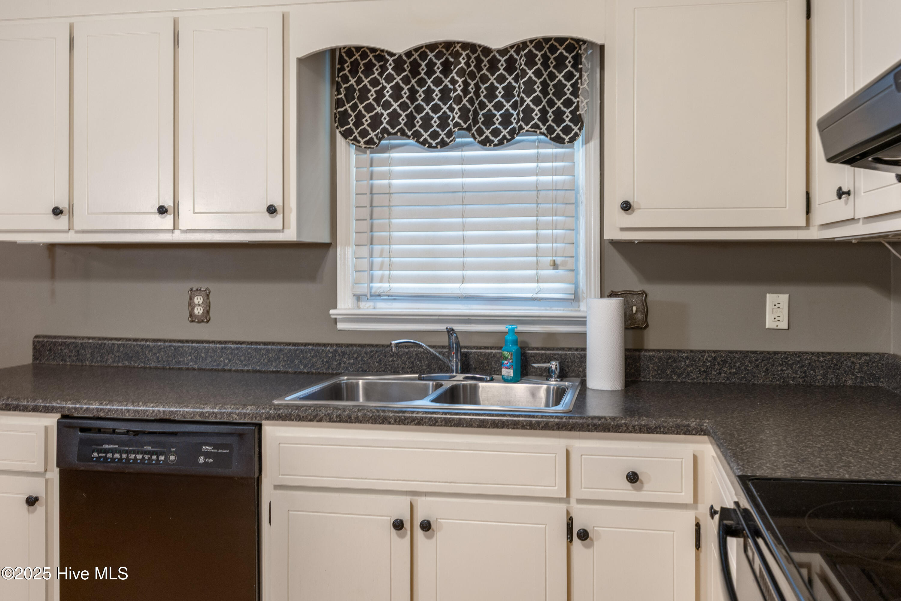 816 Peachtree Road Clinton, NC 28328 - Photo 14 of 24 816 Peachtree18