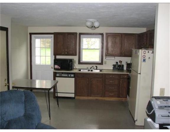 28 R Boston Avenue Worcester, MA 01604 - Photo 4 of 6 Gallery Image 4
