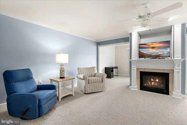 a view of a livingroom with furniture