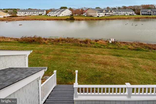 a view of a tennis court