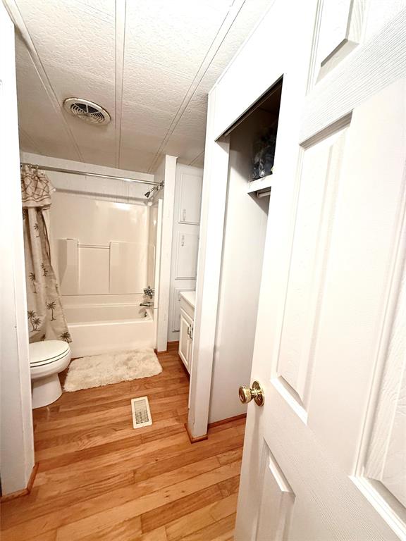 1589 Airport Loop Homer, LA 71040 - Photo 14 of 15 a view of a living room