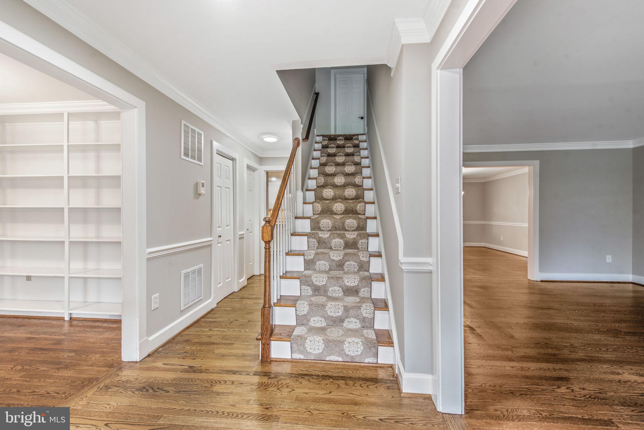 2821 Rifle Ridge Road Oakton, VA 22124 - Photo 3 of 56 front Foyer