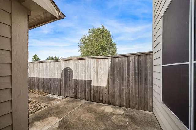 $2,500 | 16027 Powder Springs Lane, Houston, TX 77070