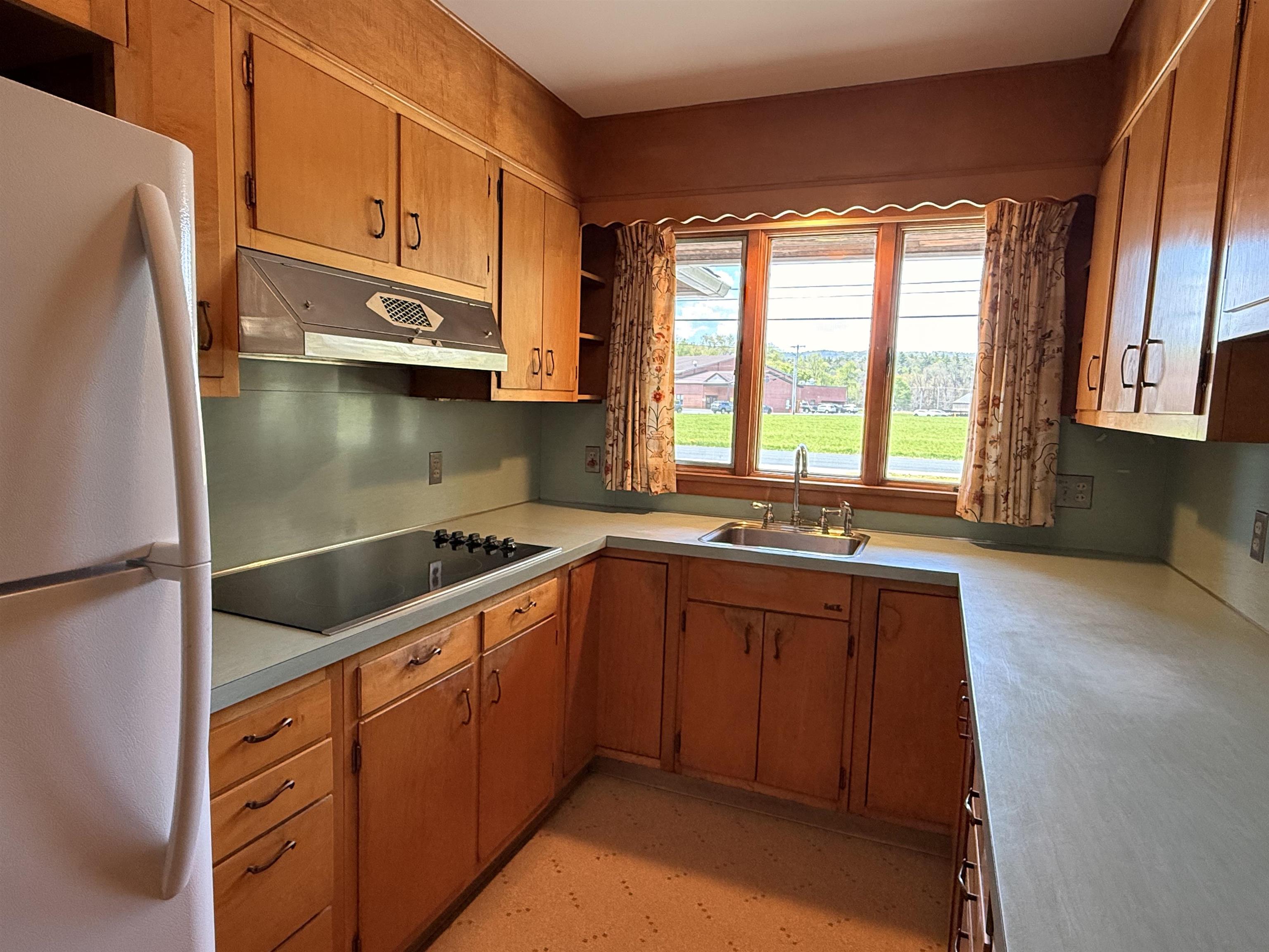 422 Governor Hunt Road Vernon, VT 05354 - Photo 4 of 58