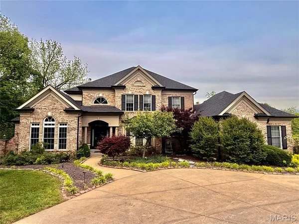 $2,750,000 | 17 West Drive, Chesterfield, MO 63017