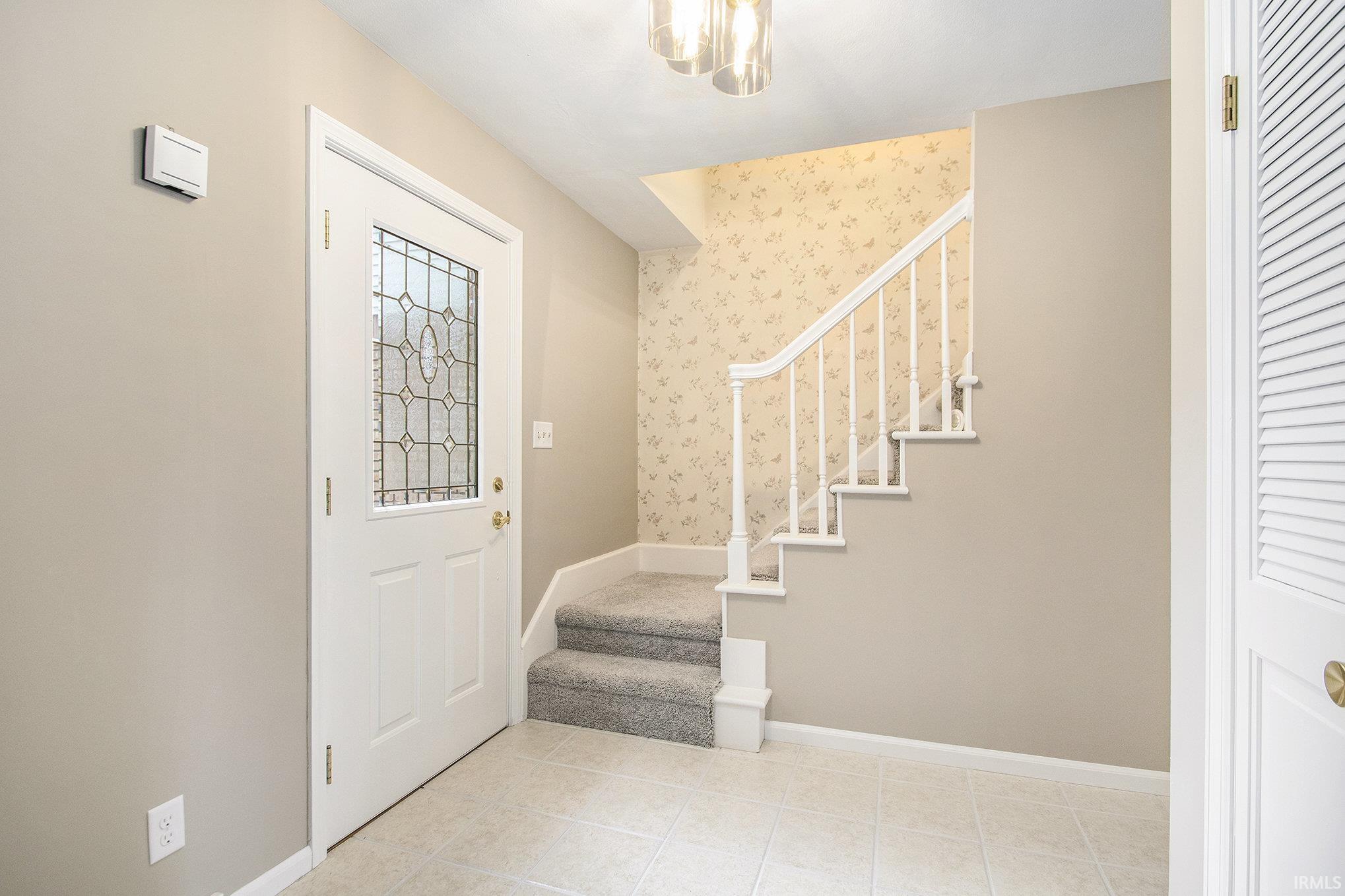 56039 Rio Lindo Drive Elkhart, IN 46514 - Photo 3 of 36