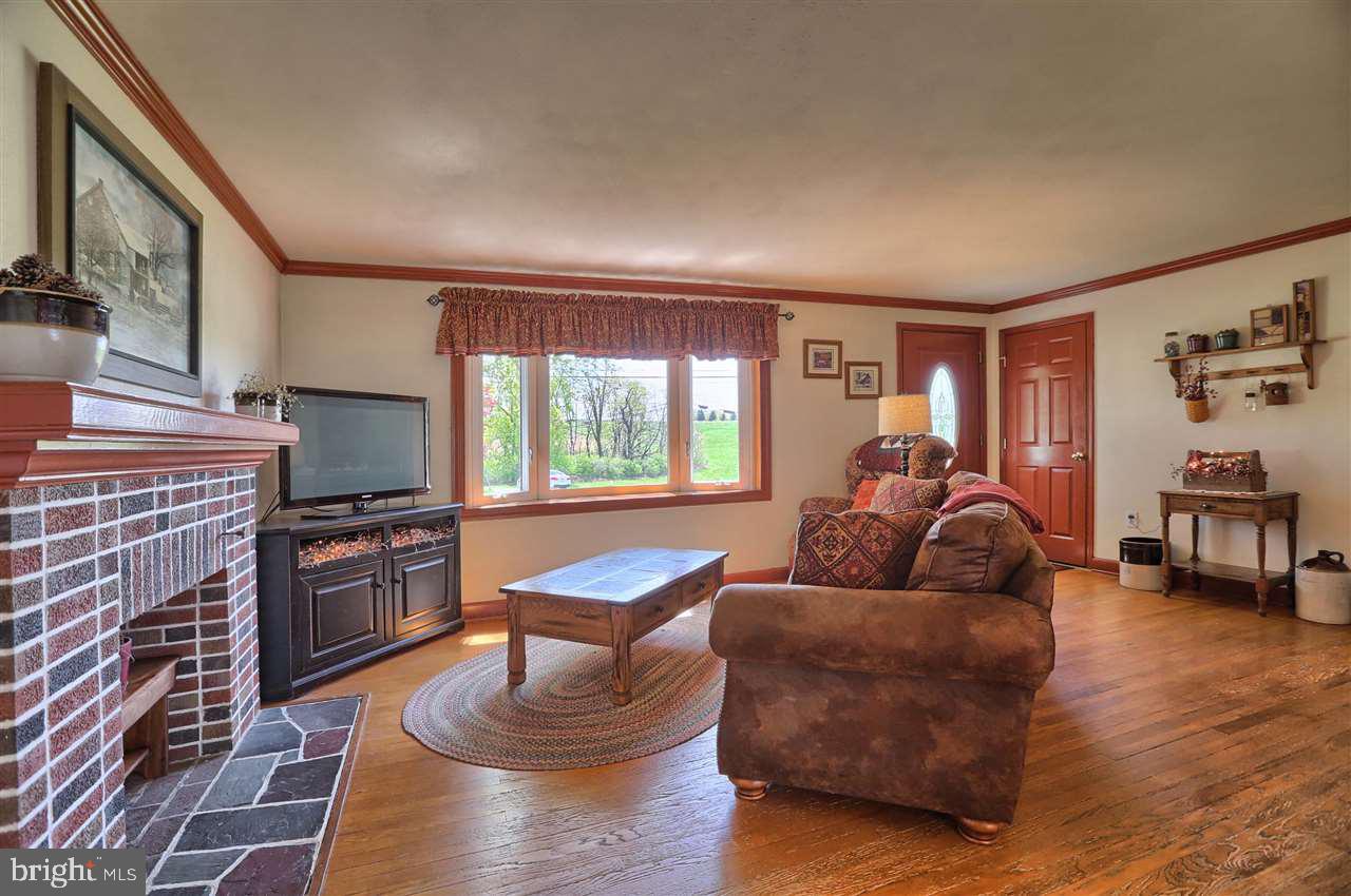 1601 Druck Valley Road York, PA 17406 - Photo 6 of 28 Gallery Image 6