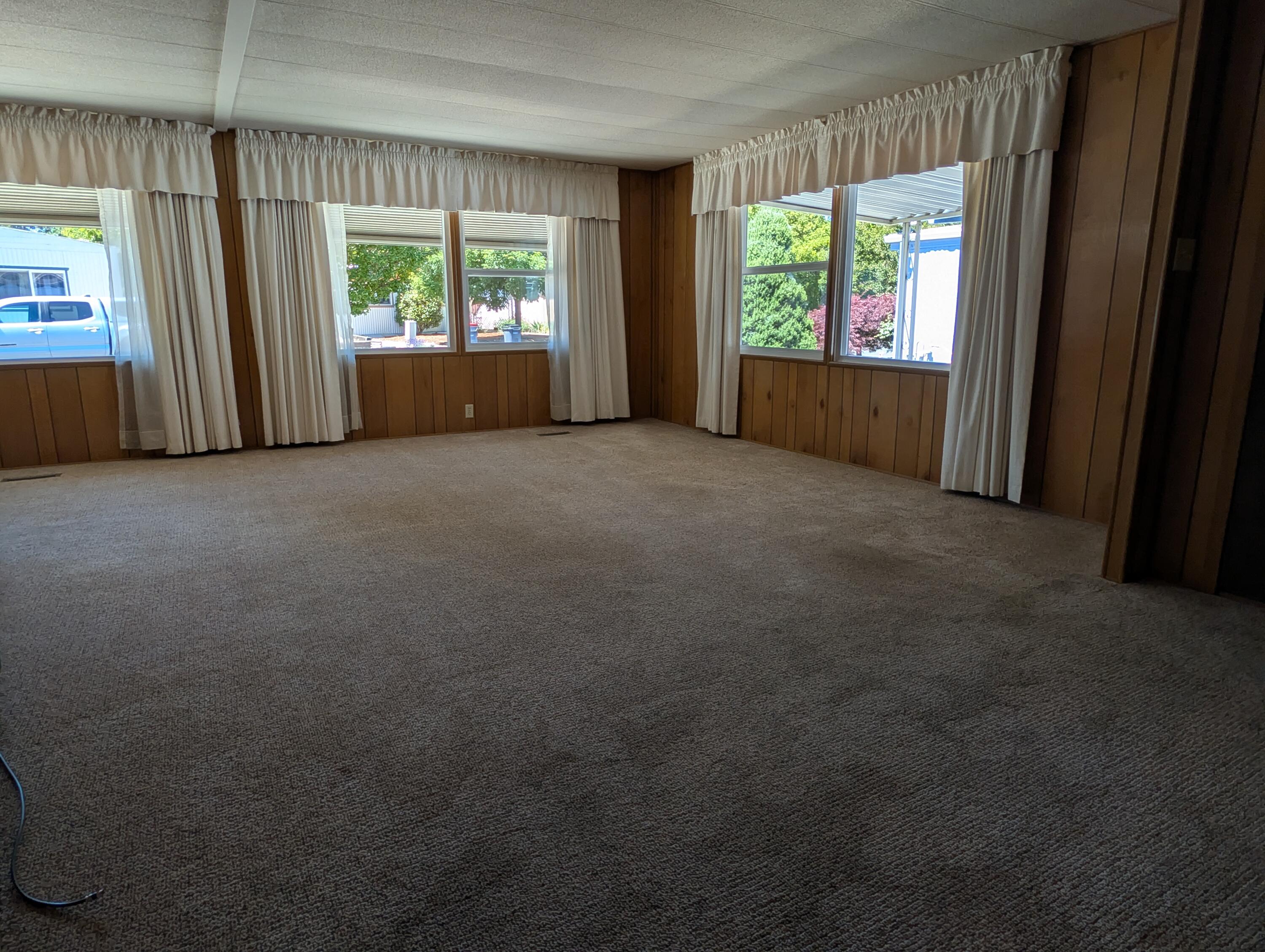 2252 Table Rock Road, Unit SPC 17 Medford, OR 97501 - Photo 4 of 15 Gallery Image 4