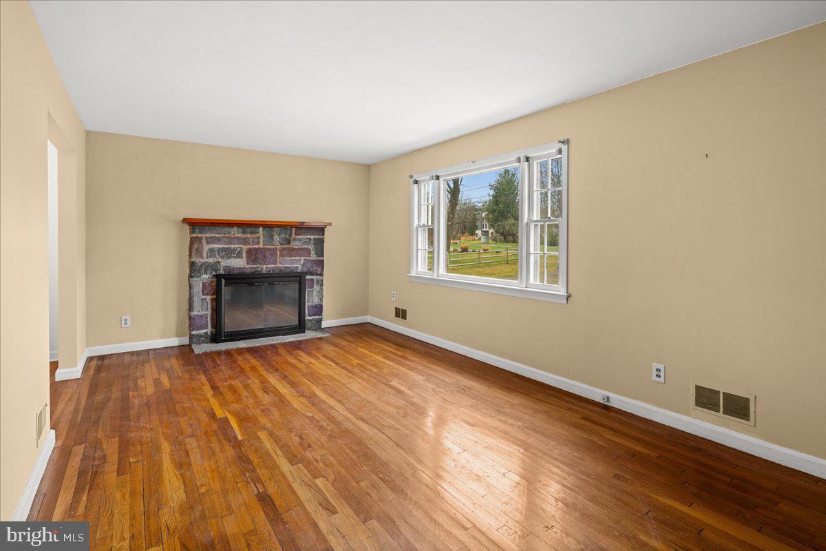 835 Mt Lucas Road Princeton, NJ 08540 - Photo 22 of 48 Living Room