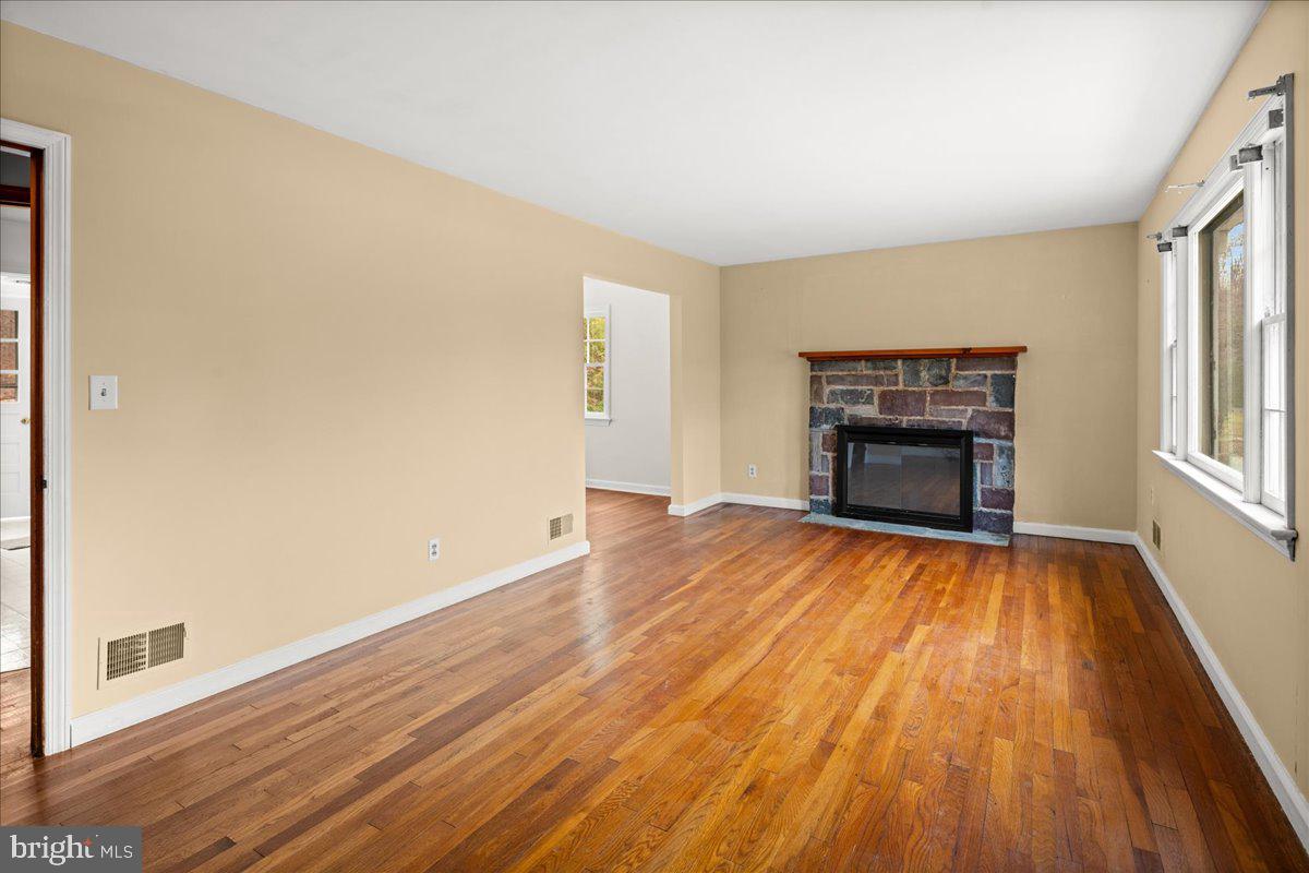 835 Mt Lucas Road Princeton, NJ 08540 - Photo 23 of 48 Living Room