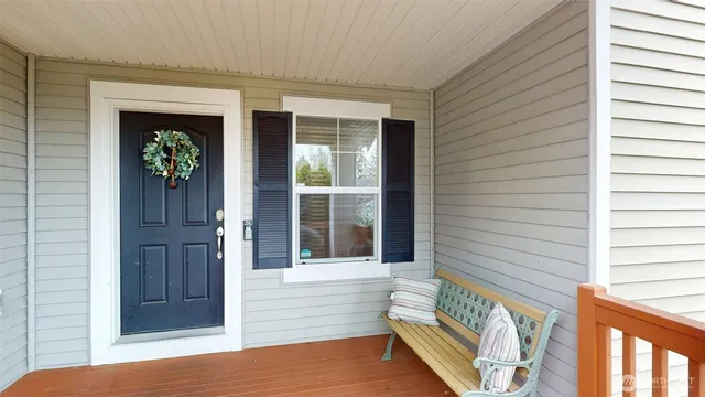 a view of an entryway of the house