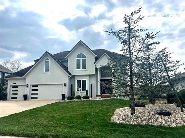 $699,000 | 2732 Southwest Arthur Drive, Lee's Summit, MO 64082