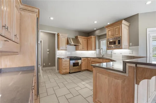 $669,000 | 2732 Southwest Arthur Drive, Lee's Summit, MO 64082