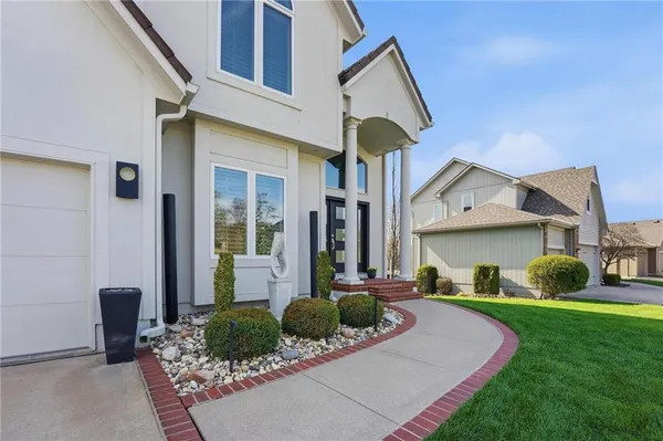 $669,000 | 2732 Southwest Arthur Drive, Lee's Summit, MO 64082