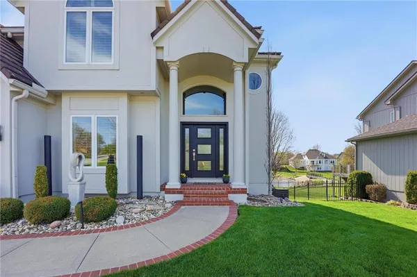 $669,000 | 2732 Southwest Arthur Drive, Lee's Summit, MO 64082