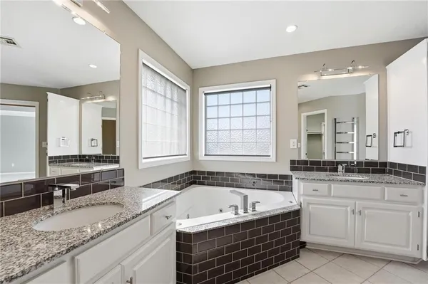 $669,000 | 2732 Southwest Arthur Drive, Lee's Summit, MO 64082