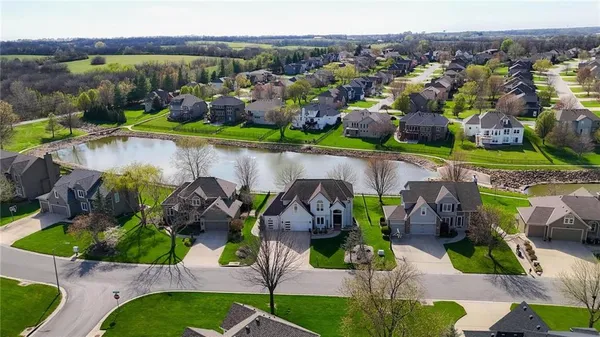 $669,000 | 2732 Southwest Arthur Drive, Lee's Summit, MO 64082