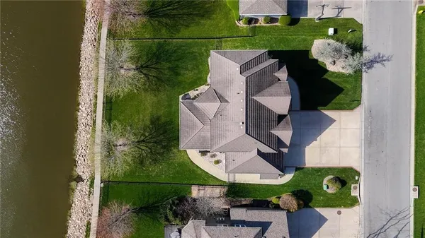 $669,000 | 2732 Southwest Arthur Drive, Lee's Summit, MO 64082