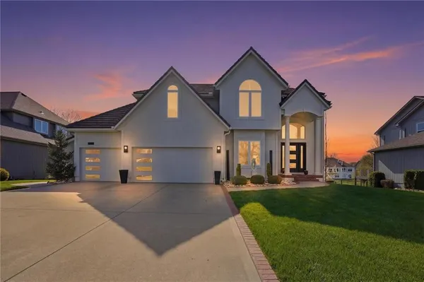 $669,000 | 2732 Southwest Arthur Drive, Lee's Summit, MO 64082