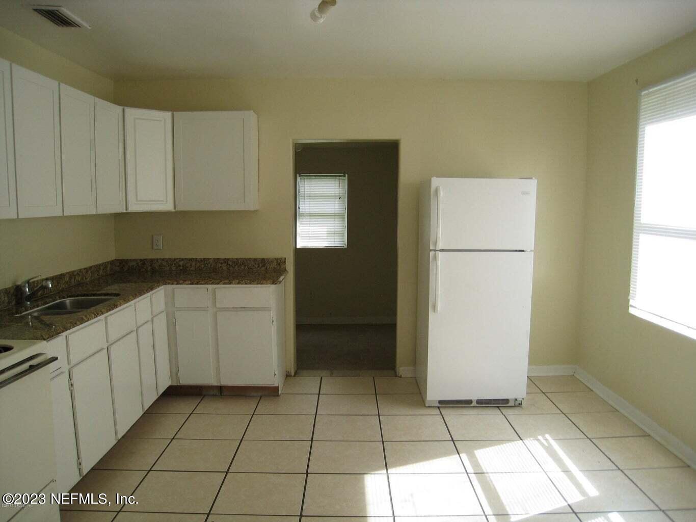 4526 Bedford Road Jacksonville, FL 32207 - Photo 4 of 19 20150702184209236512000000-o 2