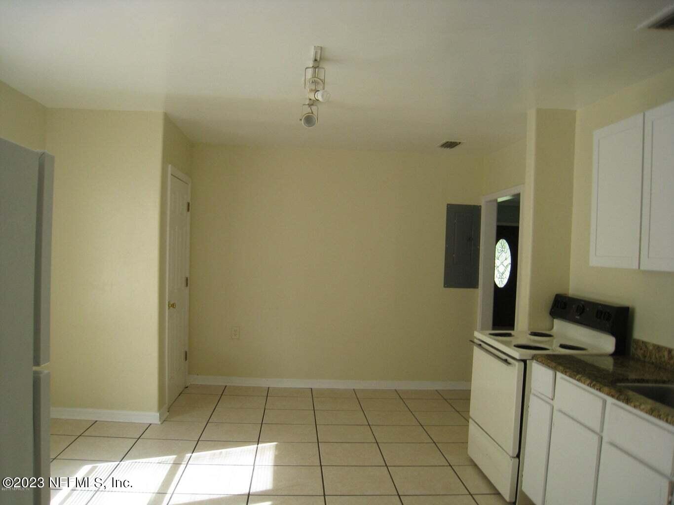4526 Bedford Road Jacksonville, FL 32207 - Photo 5 of 19 20150702184151309956000000-o