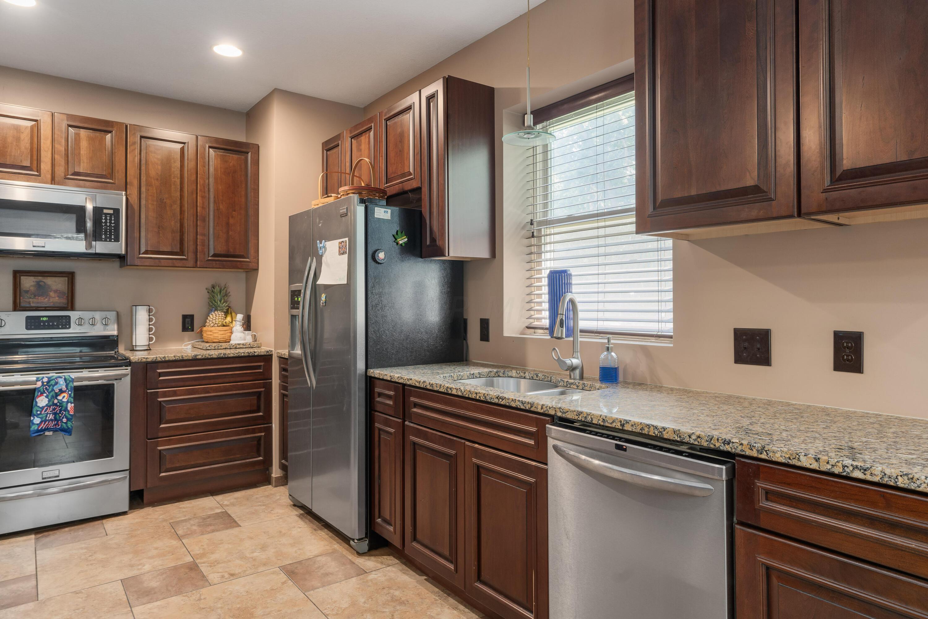 1691 Dyer Road Grove City, OH 43123 - Photo 73 of 108 Ample counter space and cabinets