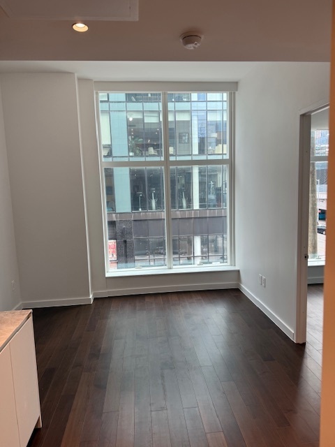 27-20 42nd Road, Unit 3E Queens, NY 11101 - Photo 3 of 9