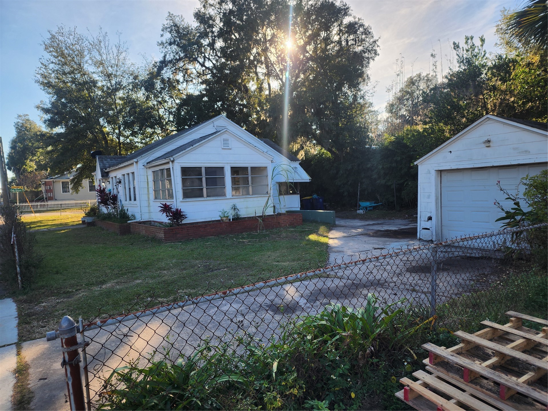 19 Oak Grove Place Fernandina Beach, FL 32034 - Photo 2 of 7 front view of a house with a yard