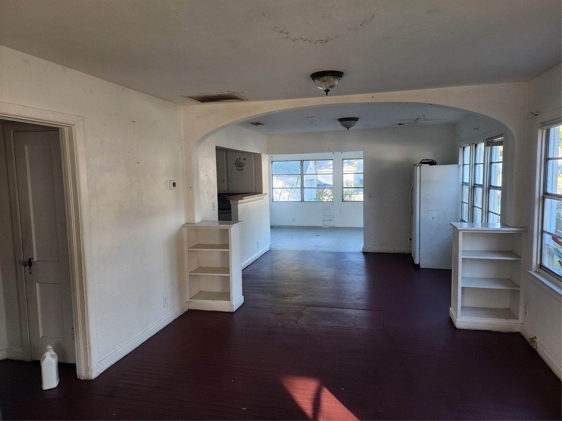 19 Oak Grove Place Fernandina Beach, FL 32034 - Photo 4 of 7 wooden floor in an empty room with a window