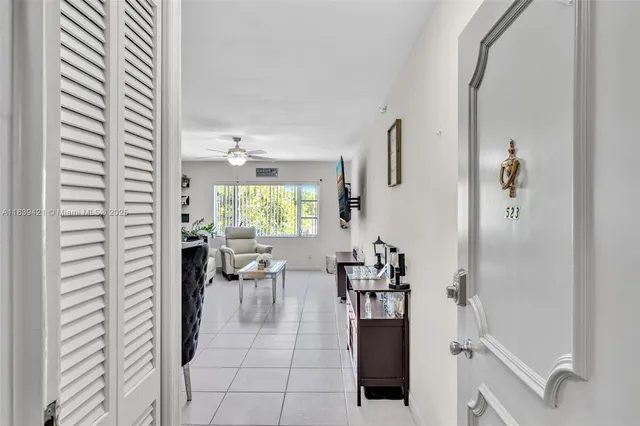 $195,000 | 5800 Northeast 22nd Way, Unit 523, Fort Lauderdale, FL 33308