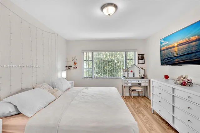 $195,000 | 5800 Northeast 22nd Way, Unit 523, Fort Lauderdale, FL 33308