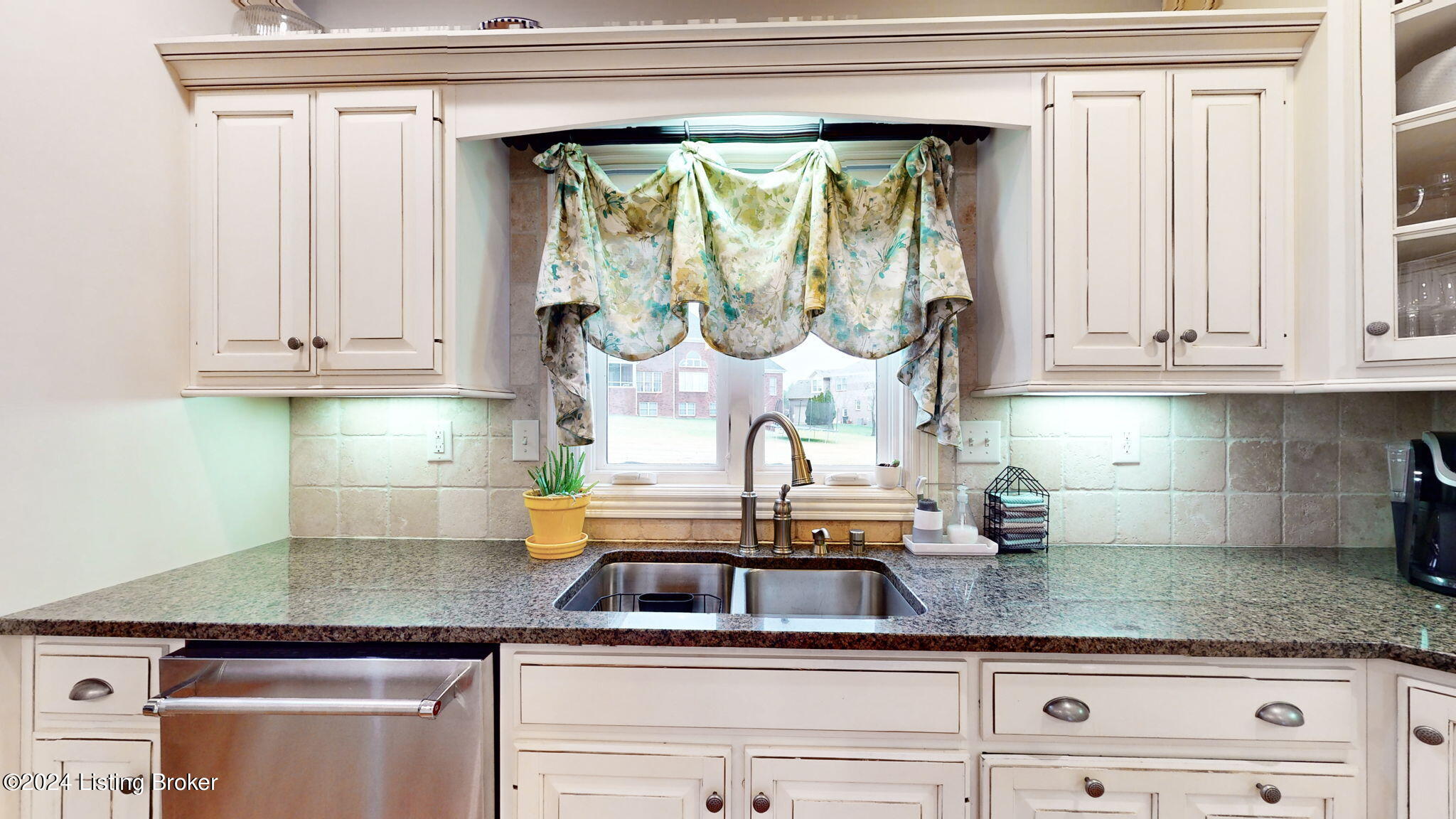 2902 Doe Ridge Court Prospect, KY 40059 - Photo 16 of 77 Kitchen