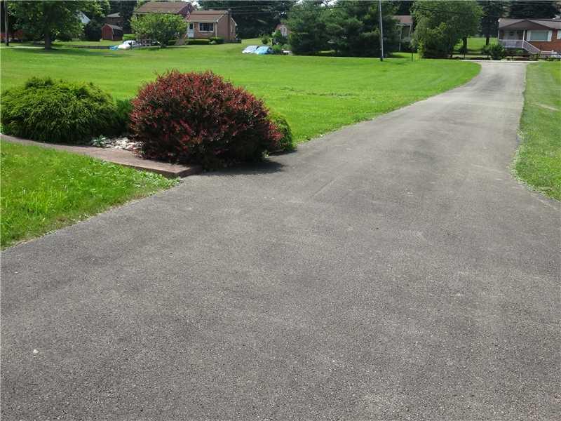 554 Country Club Road Washington, PA 15301 - Photo 2 of 24 Yard/Garden.