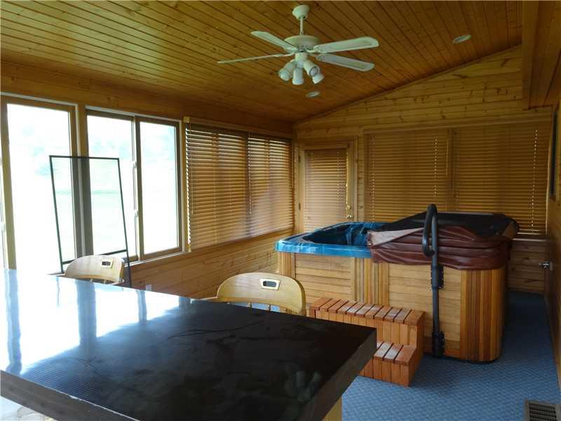 554 Country Club Road Washington, PA 15301 - Photo 11 of 24 Family Room.