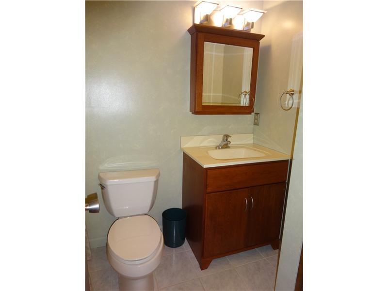 554 Country Club Road Washington, PA 15301 - Photo 21 of 24 Full Bath.