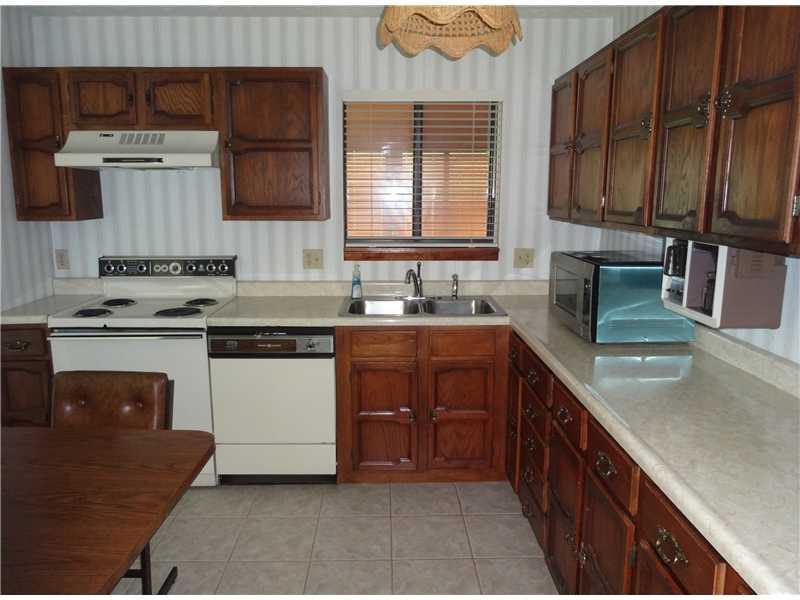 554 Country Club Road Washington, PA 15301 - Photo 9 of 24 Kitchen.