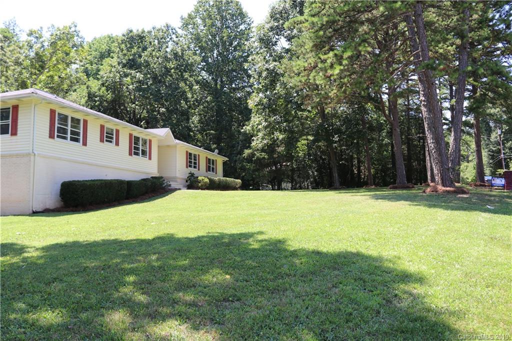 4020 Lake Road Charlotte, NC 28269 - Photo 1 of 33 Gallery Image 1