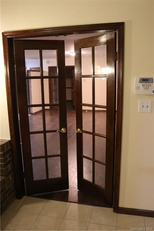 4020 Lake Road Charlotte, NC 28269 - Photo 12 of 33 Gallery Image 12