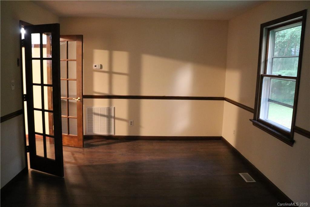 4020 Lake Road Charlotte, NC 28269 - Photo 13 of 33 Gallery Image 13