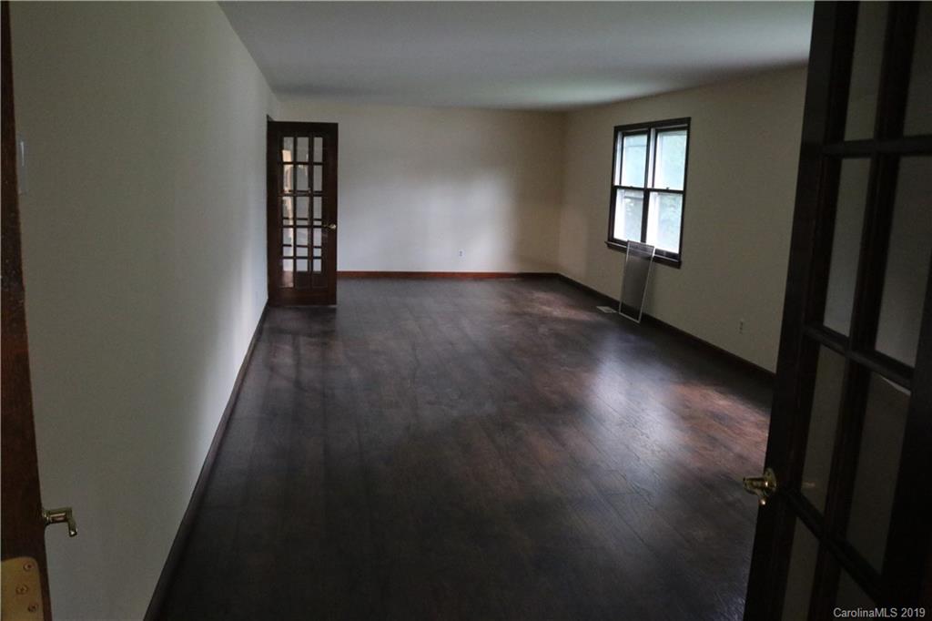 4020 Lake Road Charlotte, NC 28269 - Photo 14 of 33 Gallery Image 14