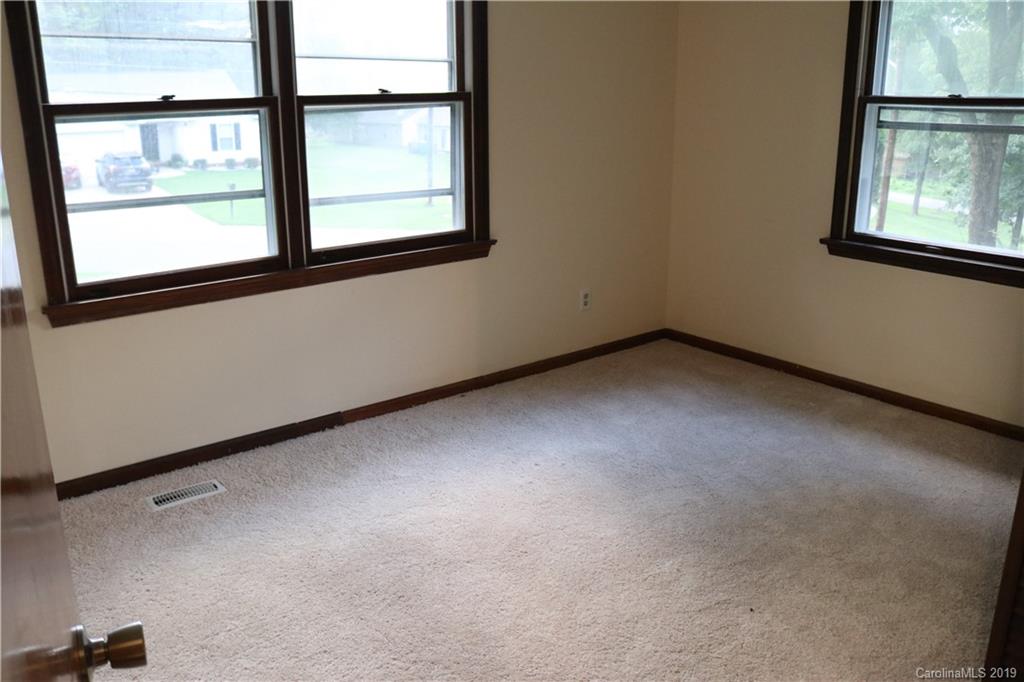 4020 Lake Road Charlotte, NC 28269 - Photo 15 of 33 Gallery Image 15