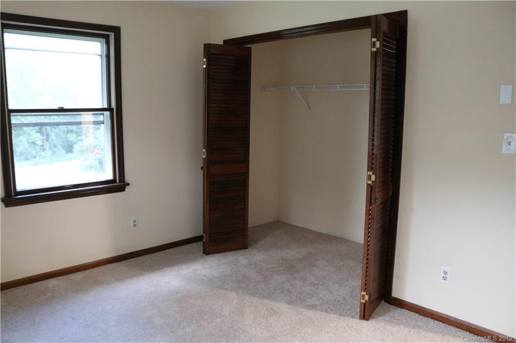 4020 Lake Road Charlotte, NC 28269 - Photo 16 of 33 Gallery Image 16