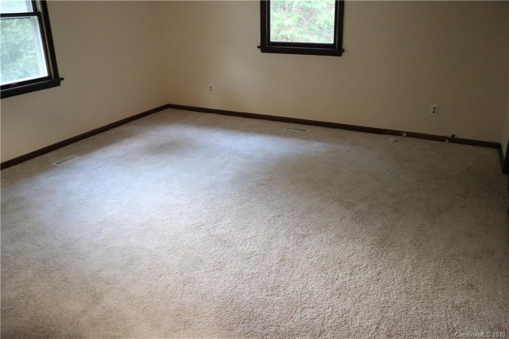 4020 Lake Road Charlotte, NC 28269 - Photo 17 of 33 Gallery Image 17