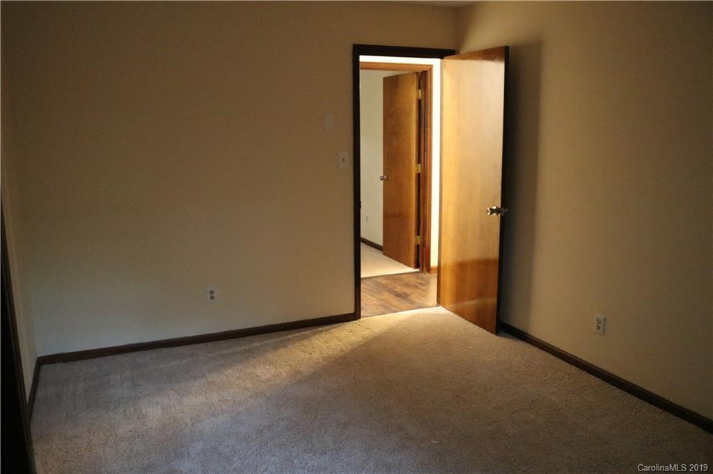 4020 Lake Road Charlotte, NC 28269 - Photo 19 of 33 Gallery Image 19