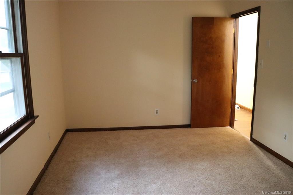 4020 Lake Road Charlotte, NC 28269 - Photo 21 of 33 Gallery Image 21